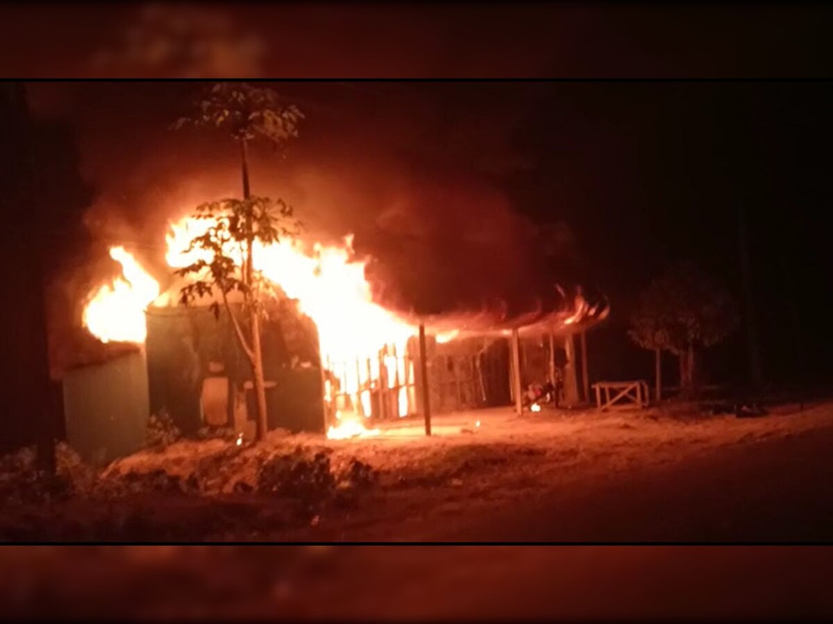 Biplab Deb: त्रिपुरा के पूर्व सीएम बिप्लव देब के पैतृक घर पर उपद्रवियों का हमला, मकान को लगाई आग; वाहनों में भी तोड़फोड़ 