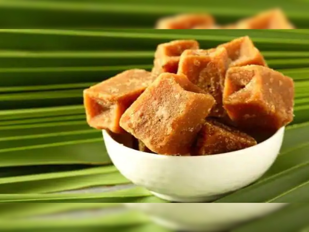 Jaggery Benefits: सर्दियों में कब और कैसे करें गुड़ का सेवन, जानिए क्या कहते हैं एक्सपर्ट