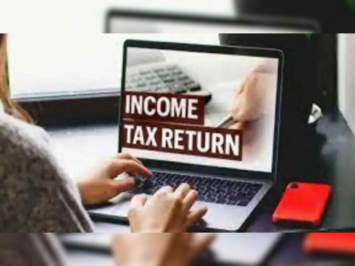 Income Tax Calculation: नए साल पर बजट से पहले टैक्‍स पेयर्स को झटका, इन लोगों को देना होगा 54,600 ₹ Income Tax