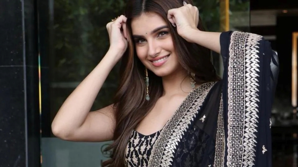 Tara Sutaria Breakup: रिश्ता टूटा या है कोई पब्लिसिटी स्टंट, फिल्म की रिलीज से पहले सुर्खियों में रहने के लिए एक्ट्रेस ने किया ब्रेकअप! Tara Sutaria Breakup: रिश्ता टूटा या है कोई पब्लिसिटी स्टंट, फिल्म की रिलीज से पहले सुर्खियों में रहने के लिए एक्ट्रेस ने किया ब्रेकअप!