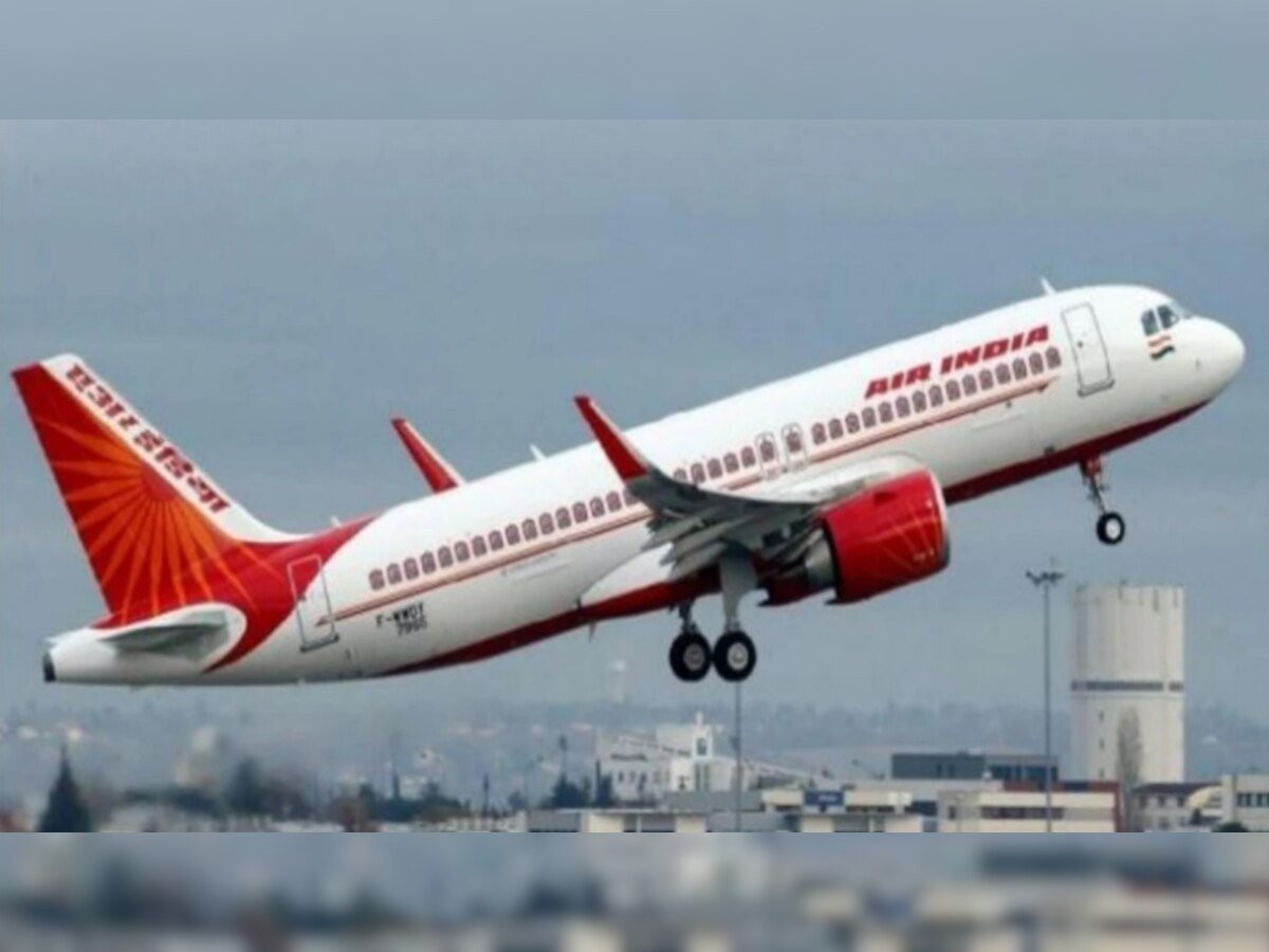 Air India की उड़ान में सह-यात्री पर पेशाब करने के मामले का आरोपी फरार, DGCA ने जारी किया नोटिस 