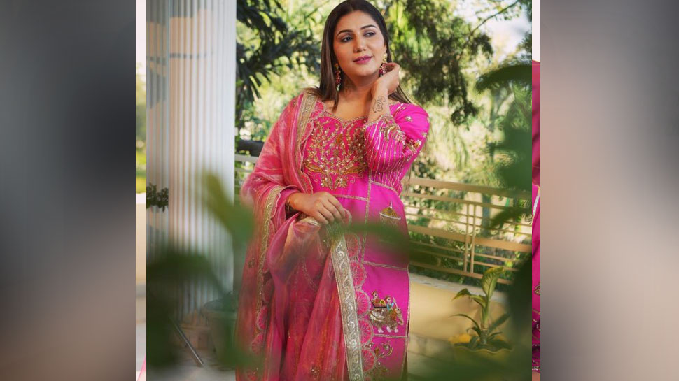 entertainment news sapna choudhary old desi look viral in pink suit ...