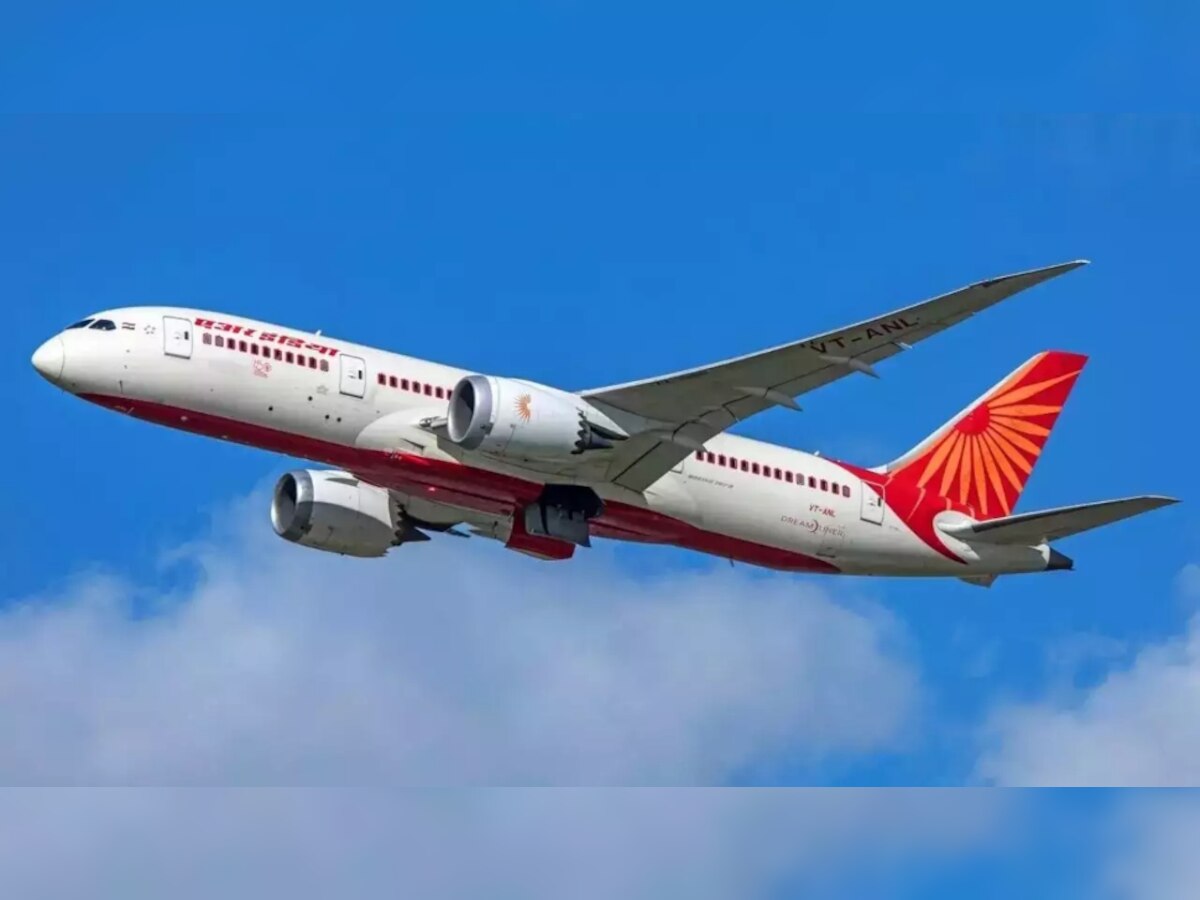 Air India Peegate: विमान में महिला पर पेशाब करने वाले शंकर मिश्रा को बड़ा झटका, कंपनी ने नौकरी से किया Out