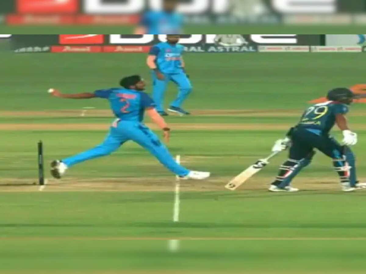 IND vs SL: तीसरे मैच से बाहर होगा ये तेज गेंदबाज, दूसरे टी20 में लगाई थी 'नो बॉल' की हैट्रिक