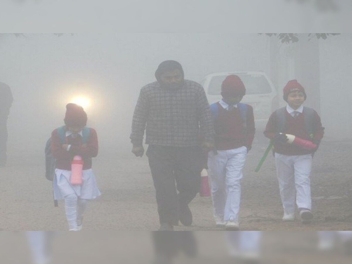 UP School Closed: यूपी में कातिलाना ठंड के बीच स्कूलों में सर्दी की छुट्टियां बढ़ीं, इन जिलों ने एक हफ्ते तक घोषित किया शीतकालीन अवकाश