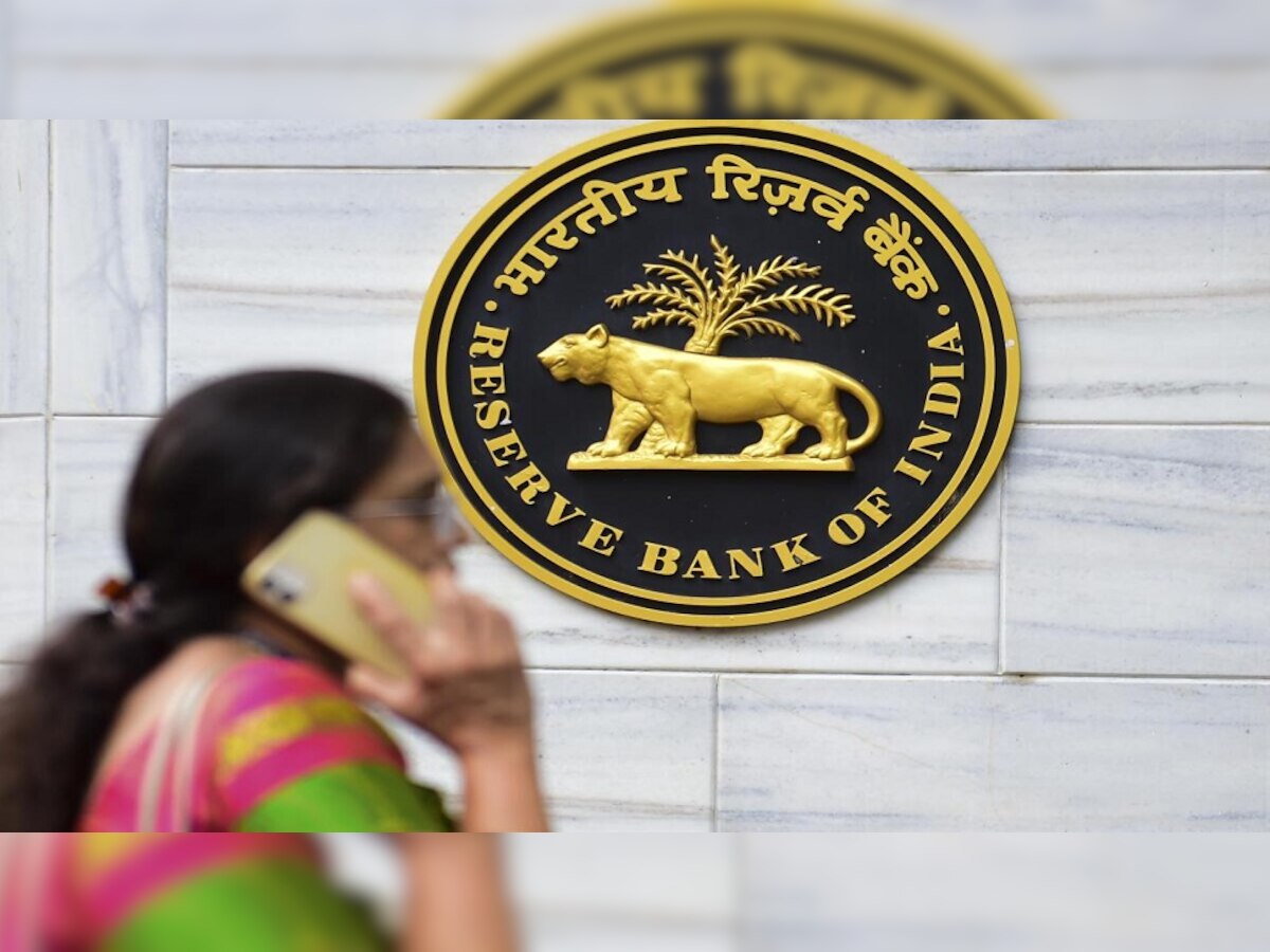 RBI Rules: करोड़ों बैंक ग्राहकों के लिए बड़ी खबर, रिजर्व बैंक ने नियमों में किया बदलाव, अब नहीं जाना होगा ब्रांच!