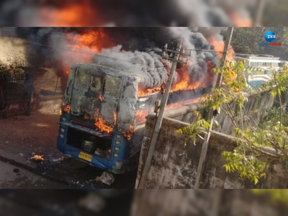 Puri Bus Fire: ରୋଷେଇ ହେଲା କାଳ, ପର୍ଯ୍ୟଟକ ବସରେ ଲାଗିଗଲା ନିଆଁ 