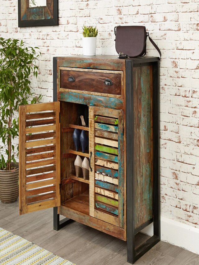 Vastu Tips for shoes rack and Shoes and slippers should be kept in this ...