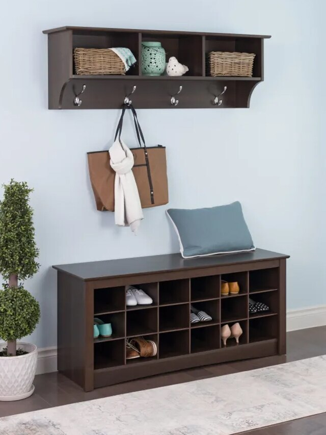 Vastu Tips for shoes rack and Shoes and slippers should be kept in this