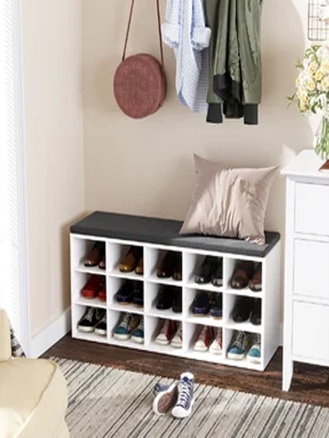 Vastu Tips for shoes rack and Shoes and slippers should be kept in this