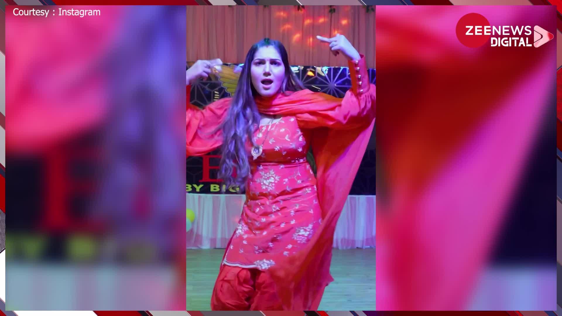 Xxx Sapna Choudhary Haryanvi - Sapna Choudhary desi queen share hot and sexy dance in backless suit people  eyes stuck on her tattoo | à¤¬à¥ˆà¤•à¤²à¥‡à¤¸ à¤¸à¥‚à¤Ÿ à¤ªà¤¹à¤¨ Sapna Choudhary à¤¨à¥‡ à¤¹à¤¿à¤²à¤¾à¤ˆ à¤•à¤®à¤°à¤¿à¤¯à¤¾,  à¤ªà¥€à¤  à¤ªà¤° à¤¬à¤¨à¥‡ à¤Ÿà¥ˆà¤Ÿà¥‚ à¤ªà¤°