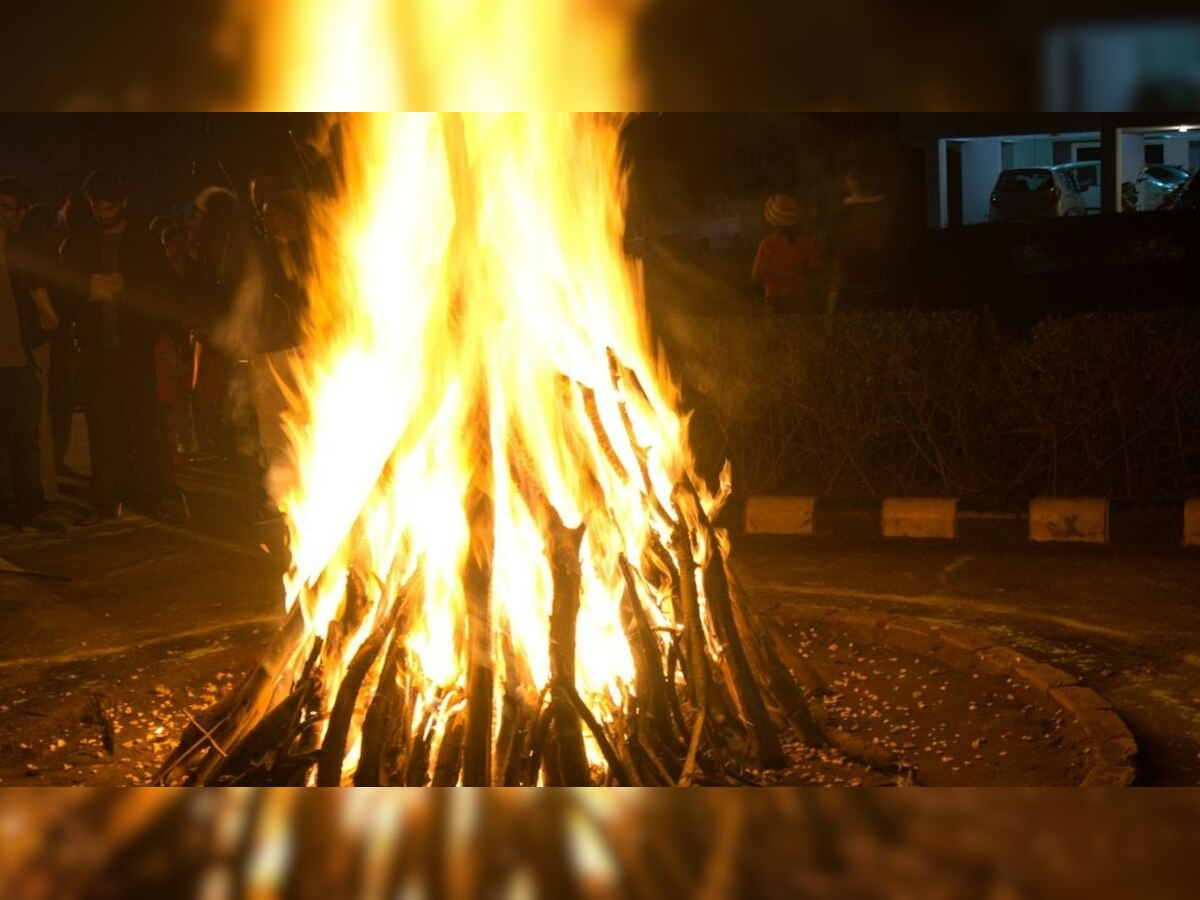 Lohri 2023: लोहड़ी पर क्यों जलाई जाती है आग? जानिए इस पूजा का रहस्य