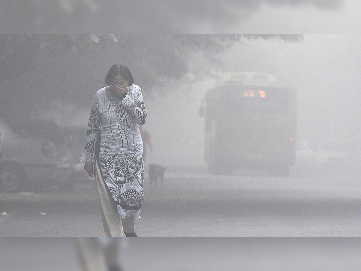 Air Pollution: दिल्ली-NCR की हवा हुई बेहद खराब, इस तरह करें अपने फेफड़ों की सुरक्षा