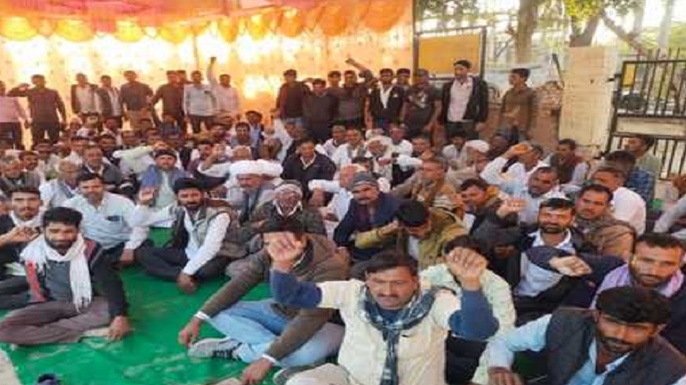 बीकानेर: बिजली की मांग को लेकर सड़कों पर उतरे किसान, मांग पूरी नहीं होने पर उग्र आंदोलन की चेतावनी बीकानेर: बिजली की मांग को लेकर सड़कों पर उतरे किसान, मांग पूरी नहीं होने पर उग्र आंदोलन की चेतावनी