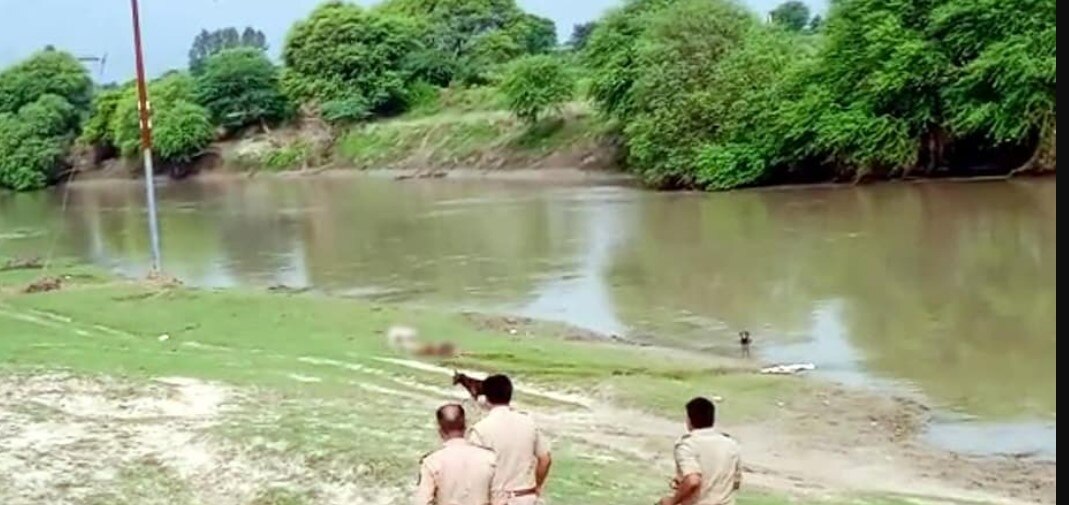 नदी में नहा रहीं 3 दलित महिलाओं को ऊंची जाति के पुरुषों ने पीटा, पीड़िताओं ने की ये मांग
