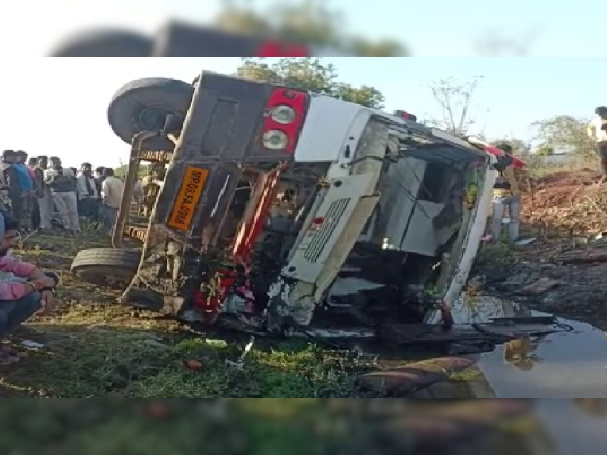 MP में बड़ा सड़क हादसा! यात्रियों से भरी बस पलटी, 1 यात्री की मौत, 15 घायल