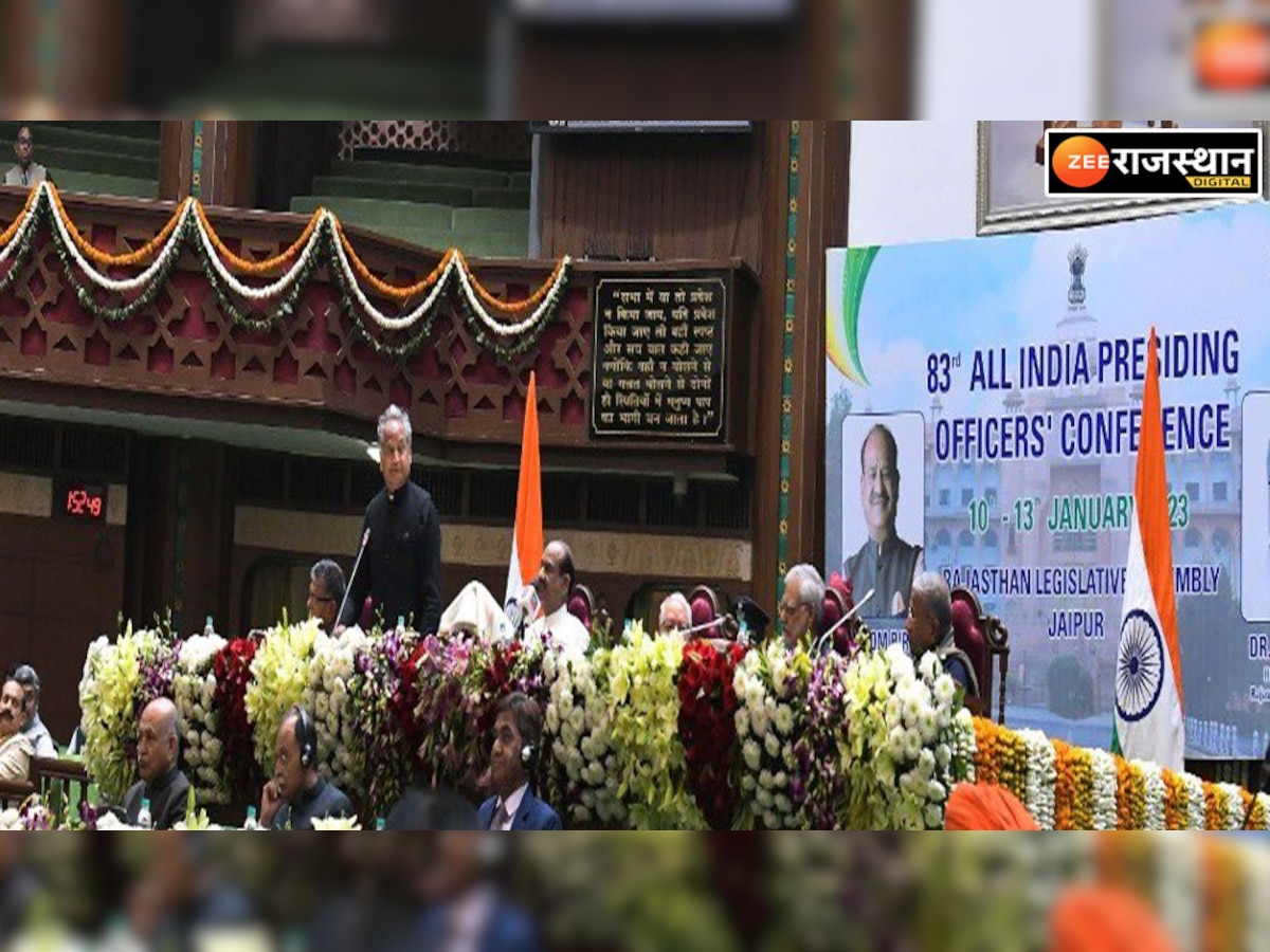  पीठासीन अधिकारियों के मंच से CM गहलोत ने रखी मांग, देशभर में लागू की जाए ये योजनाएं 
