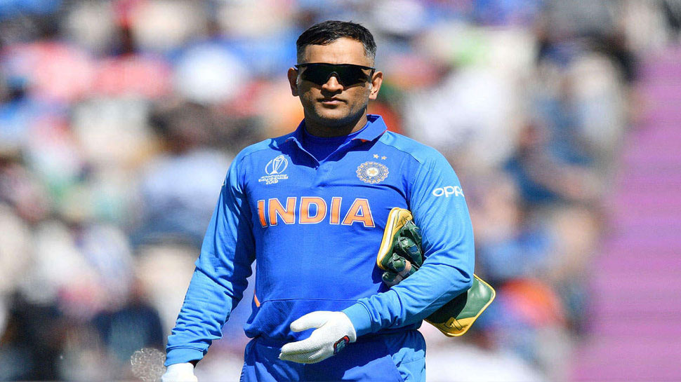 MS Dhoni already informed about his retirement to Rishabh Pant and R Sridhar | MS Dhoni: एमएस धोनी के रिटायरमेंट पर हुआ बड़ा खुलासा, इन दो शख्स को दी अपने आखिरी मैच