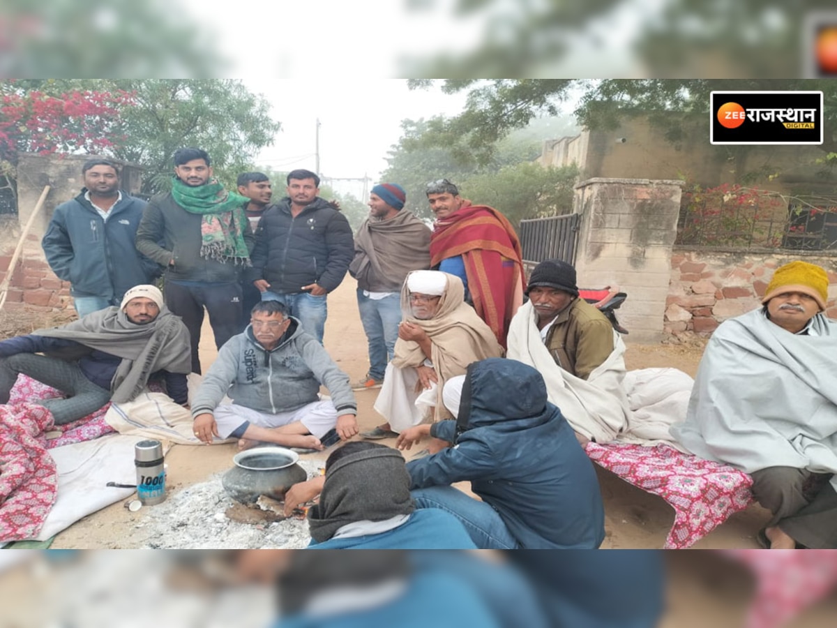 अघोषित बिजली कटौती और लो वोल्टेज से ग्रामीण नाराज, रताऊ GSS पर किया धरना-प्रदर्शन