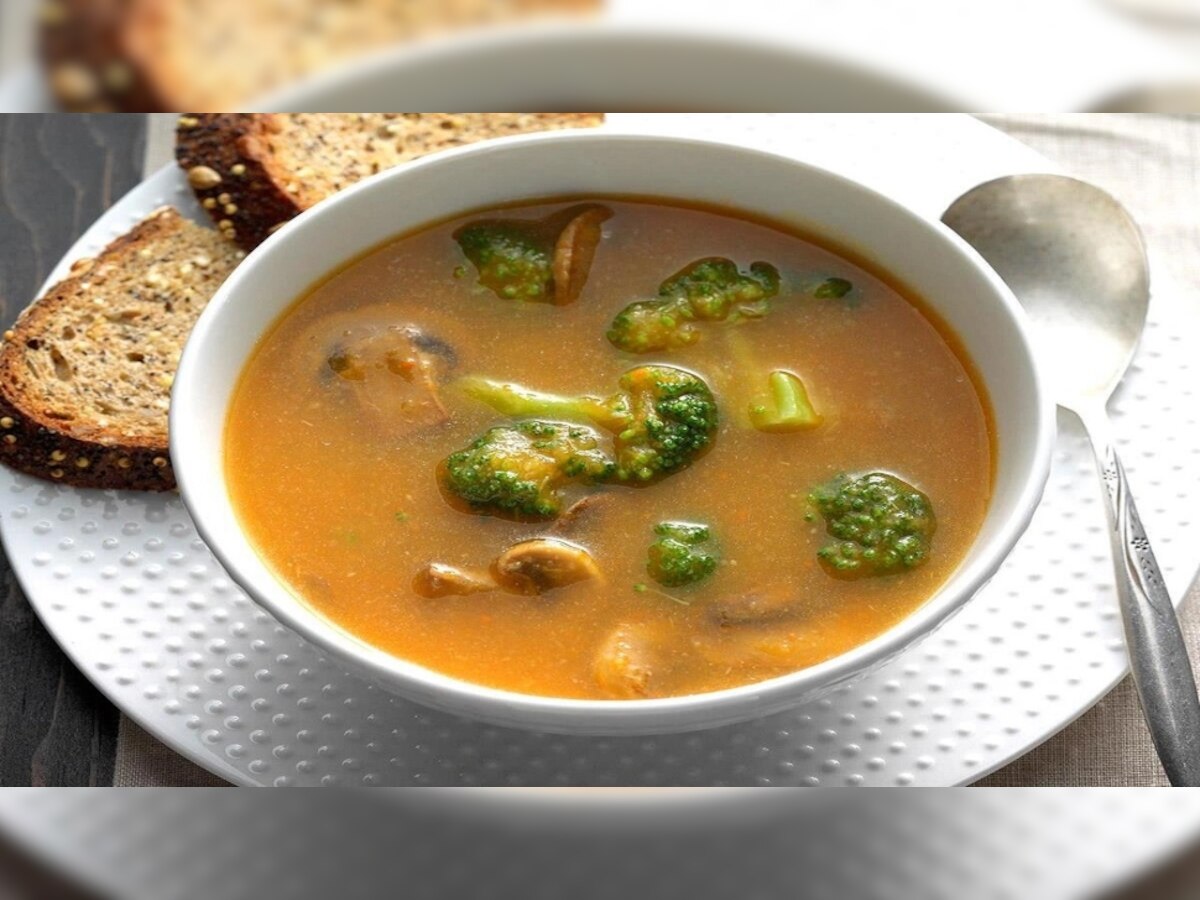 Healthy Food: सर्दियों में आपको दिनभर एनर्जी से भरपूर रखता है मशरूम ब्रोकली सूप, ये रही रेसिपी
