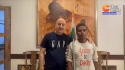 युवक ने शरीर पर इंडियन आर्मी और शहीदों के टैटू गुदवा दिखाया राष्ट्र प्रेम, अनुपम खेर ने सोशल मीडिया पर शेयर किया वीडियो