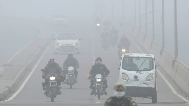 Weather Alert: दिल्ली-एनसीआर और उत्तर भारत में तीन डिग्री तक गिर सकता है पारा, शीतलहर को लेकर अलर्ट