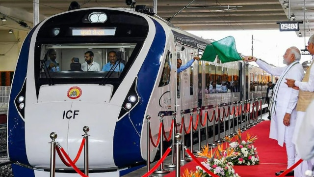 Vande Bharat Express: देश को मिली 8वीं वंदे भारत एक्सप्रेस, जानें कहां से कहां तक चलेगी ट्रेन? 