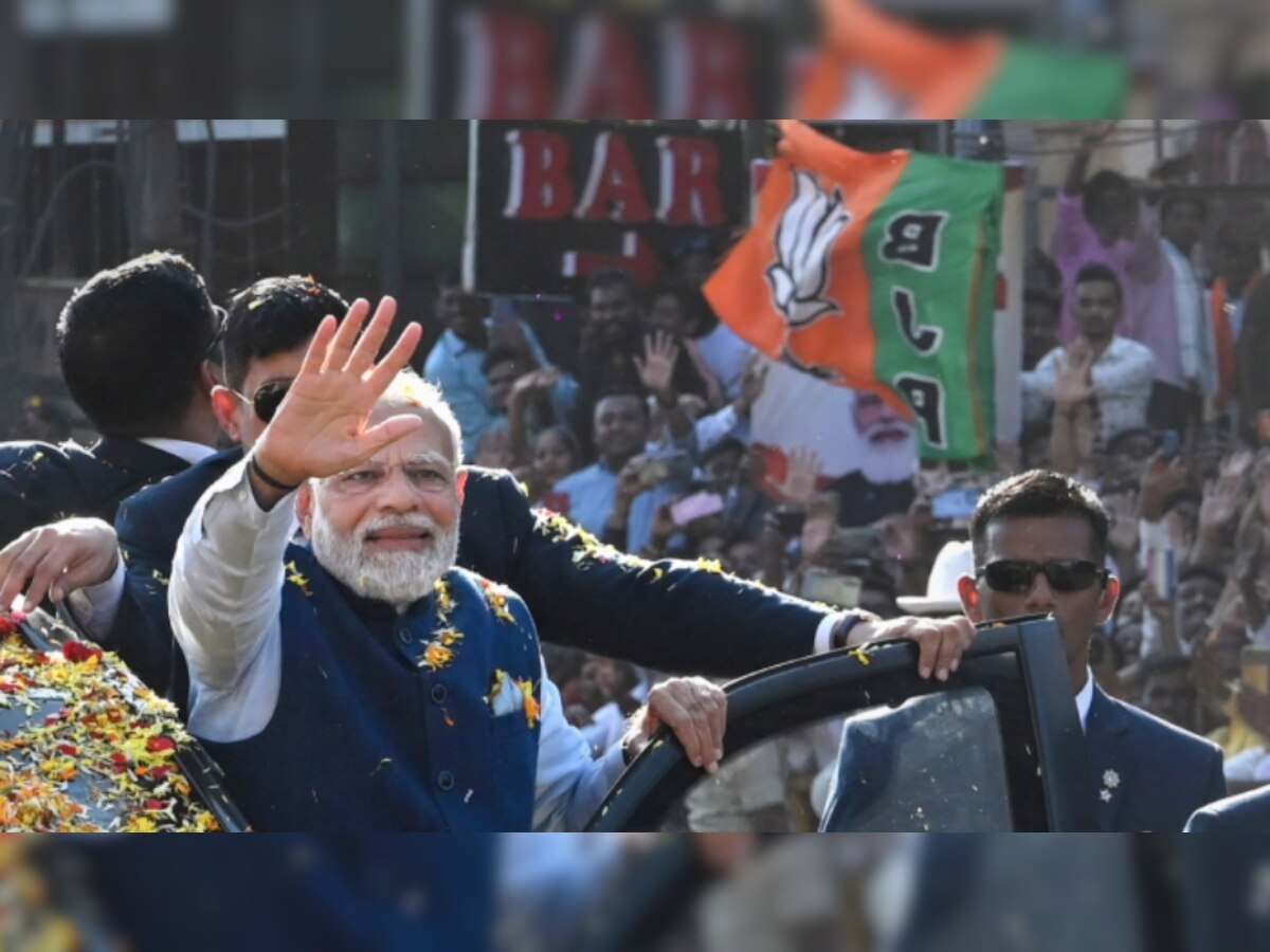 PM Modi Mega Road Show LIVE: मेगा रोड शो के बाद कन्वेंशन सेंटर पहुंचे PM, चुनावी तैयारियों पर कर रहे मंथन