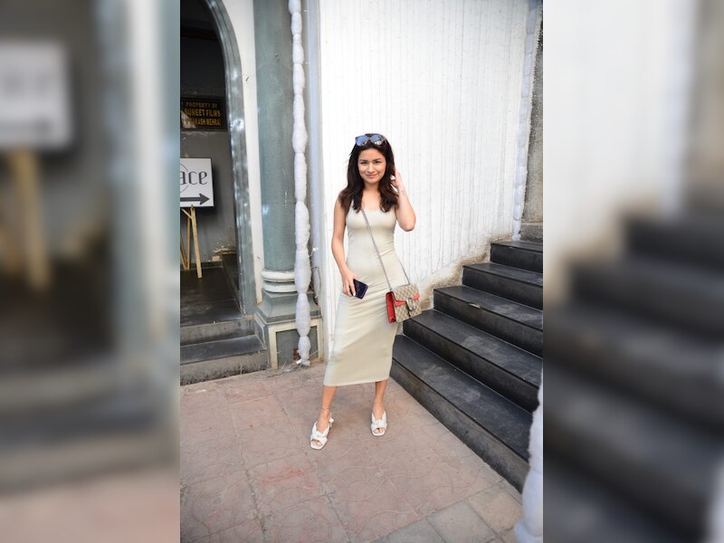 Avneet kaur wore off shoulder backless dress look hot in white outfits ...