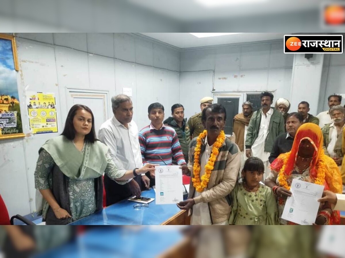 भारतीय नागरिकता पाकर पाक विस्थापितों के चेहरे खिले,टीना डाबी ने पाक विस्थापितों को दिए भारतीय नागरिकता प्रमाण पत्र