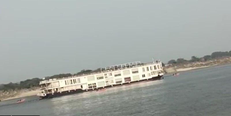 Ganga Vilas Cruise: सिमरिया में नहीं रुका गंगा विलास क्रूज, इंतजार में मुरझा गए भाजपा नेताओं के फूल