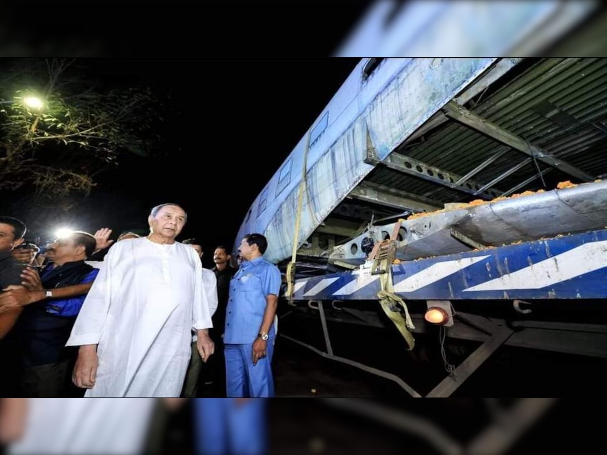 Dakota Plane: ଓଡ଼ିଶା ଫେରିଲା ଡାକୋଟା, ବିଜୁ ବାବୁଙ୍କ ବିମାନ ଦେଖିବାକୁ ଜମିଲା ଭିଡ଼ 