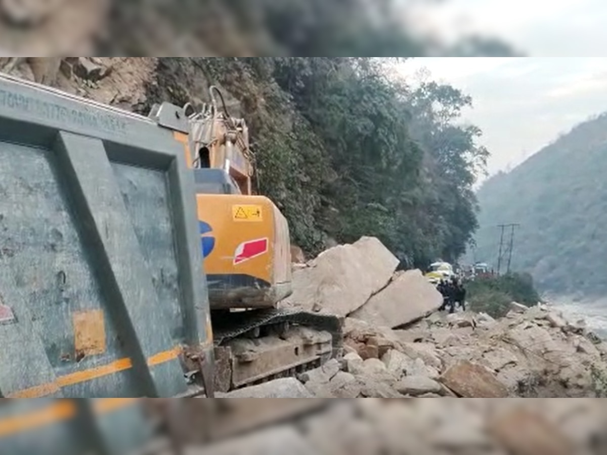 Landslide: जोशीमठ में प्राकृतिक आपदा के बीच मंडी में हुआ लैंडस्लाइड