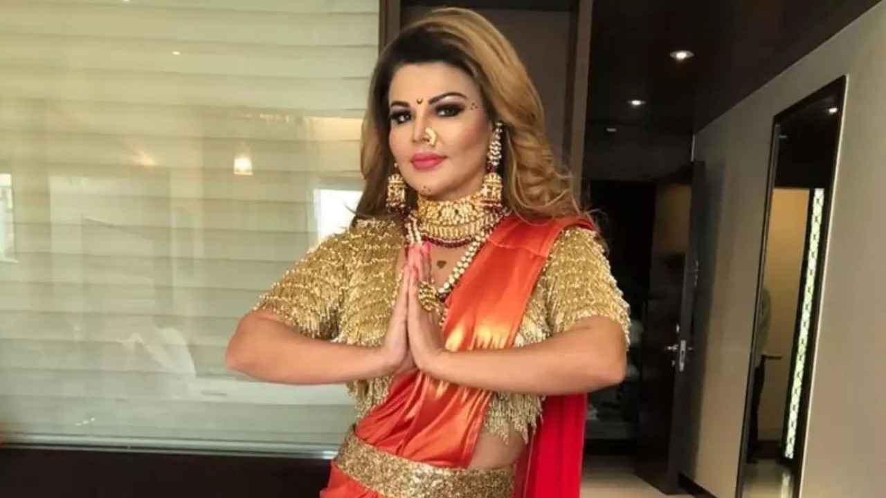 Rakhi Sawant: हिजाब पहने पुलिस स्टेशन से बाहर आती दिखीं राखी सावंत, घंटों तक पूछताछ के बाद पुलिस ने किया रिहा