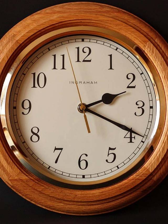 vastu shastra wall clock tips and face direction Vastu Tips घर की इस