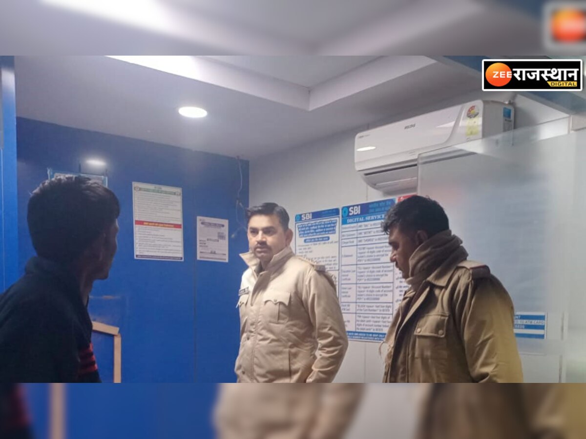 पुरानी घटना से सबक नहीं लेना पड़ा महंगा, आराम से चोरों ने 12 लाख से भरा ATM किया चोरी