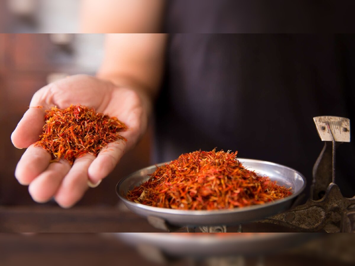 Saffron Water Benefits in Winter Kesar Pani Ke Fayde In Hindi sdmp