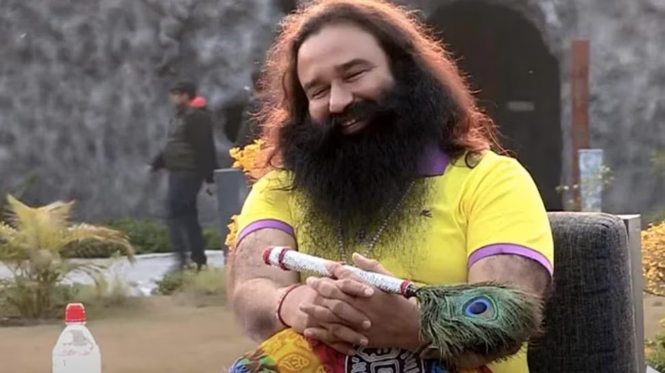 दुष्कर्म का दोषी गुरमीत बाबा राम रहीम सुनारिया जेल से बाहर आया, जानें डेरा सच्चा सौदा प्रमुख 40 दिनों की पैरोल में क्या करेगा दुष्कर्म का दोषी गुरमीत बाबा राम रहीम सुनारिया जेल से बाहर आया, जानें डेरा सच्चा सौदा प्रमुख 40 दिनों की पैरोल में क्या करेगा