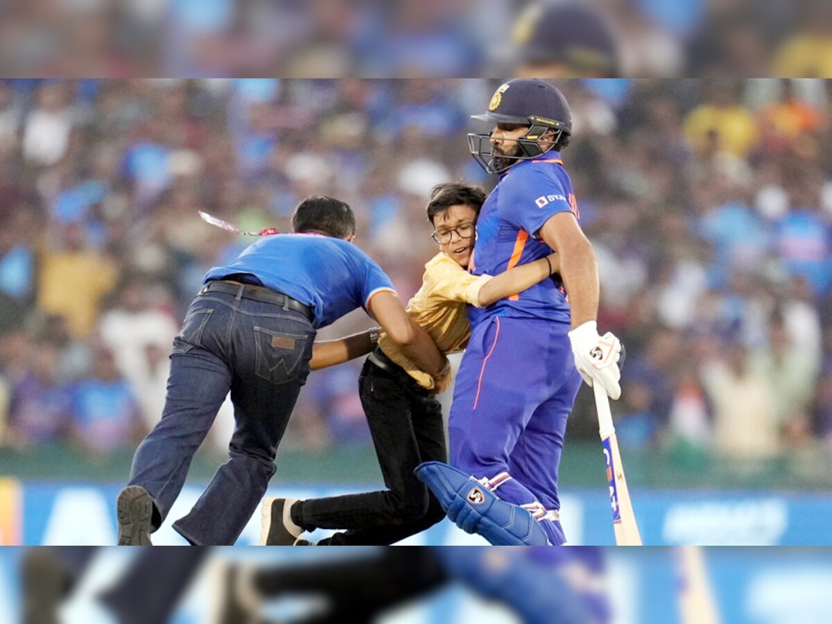 VIDEO: कप्तान रोहित ने बीच मैदान पर किया ऐसा काम, जीत लिया टीम इंडिया के अरबों क्रिकेट फैंस का दिल