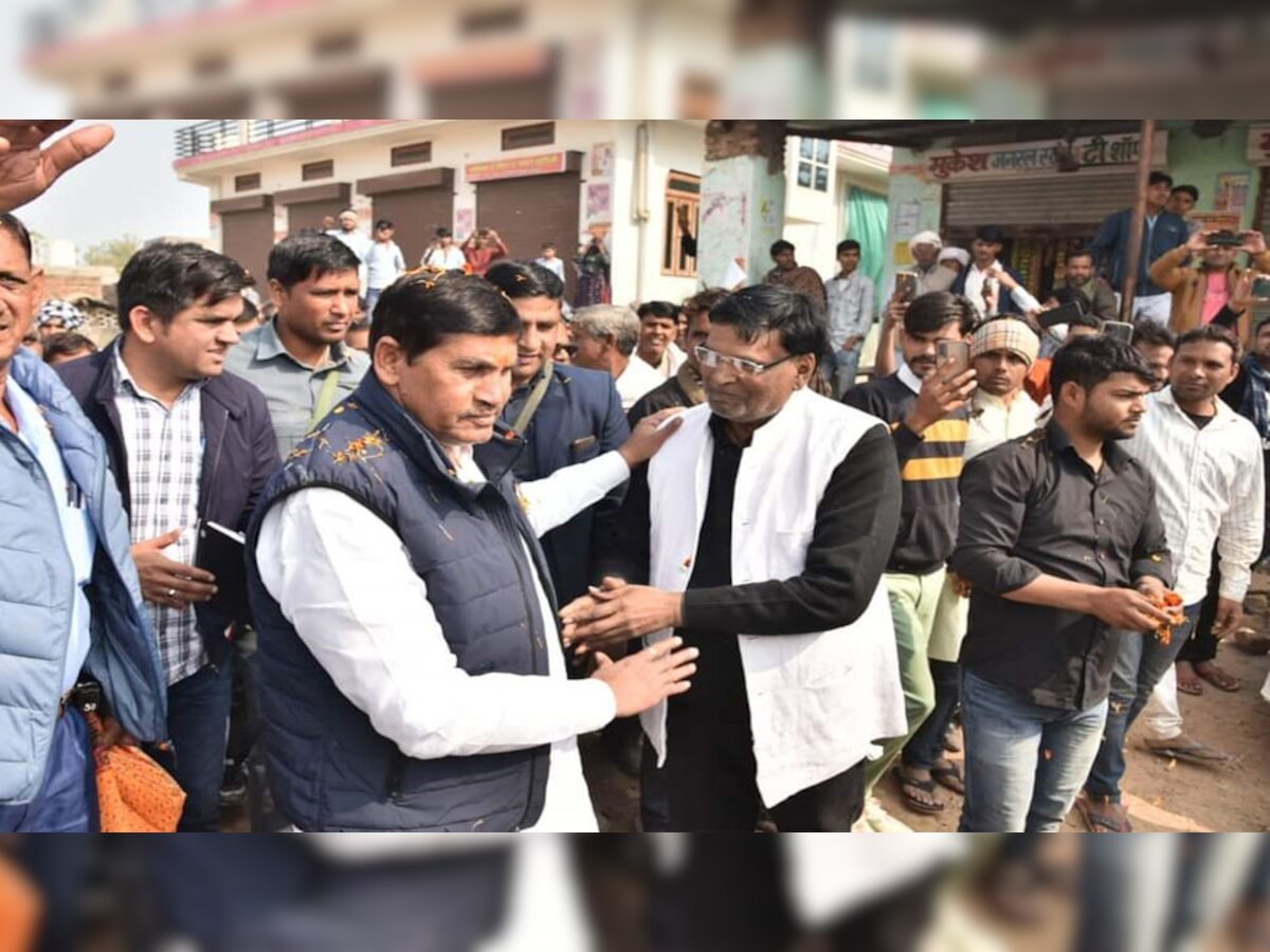 Karauli: पंचायती राज मंत्री रमेश मीणा रहे करौली दौरे पर, सपोटरा में शिव मंदिर गिरने की घटना का लिया जायजा
