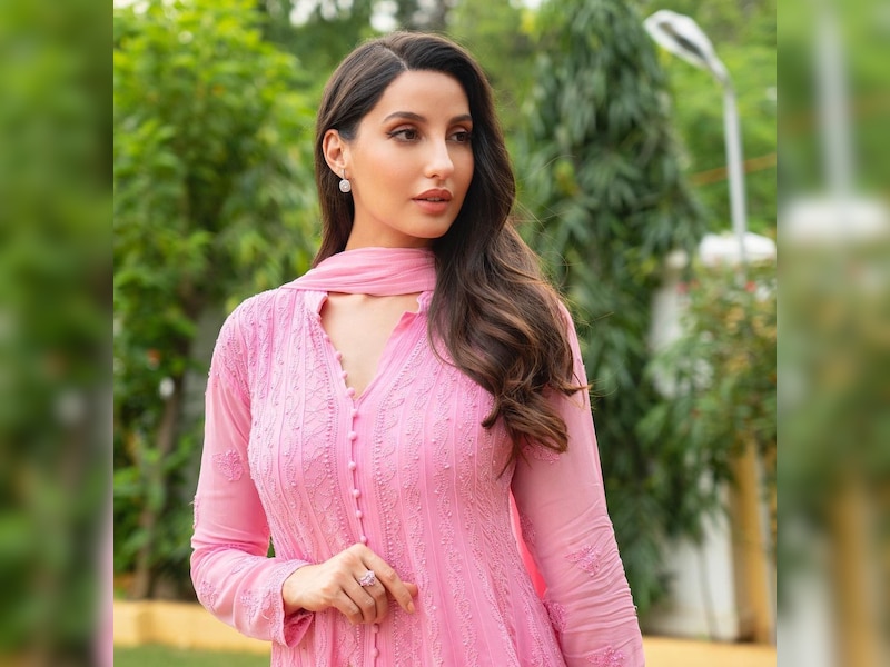 Nora Fatehi shares photos in pink suit simplicity won hearts smzs