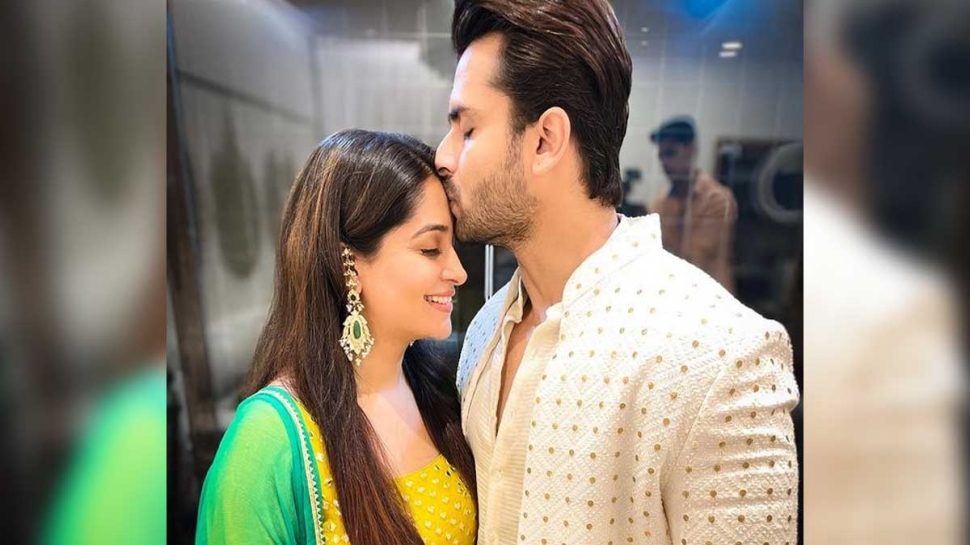 Tv Actress Pregnancy: Gauhar Khan के बाद इस एक्ट्रेस के घर गूंजेंगी किलकारियां, खास अंदाज में अनाउंस की प्रेग्नेंसी Tv Actress Pregnancy: Gauhar Khan के बाद इस एक्ट्रेस के घर गूंजेंगी किलकारियां, खास अंदाज में अनाउंस की प्रेग्नेंसी