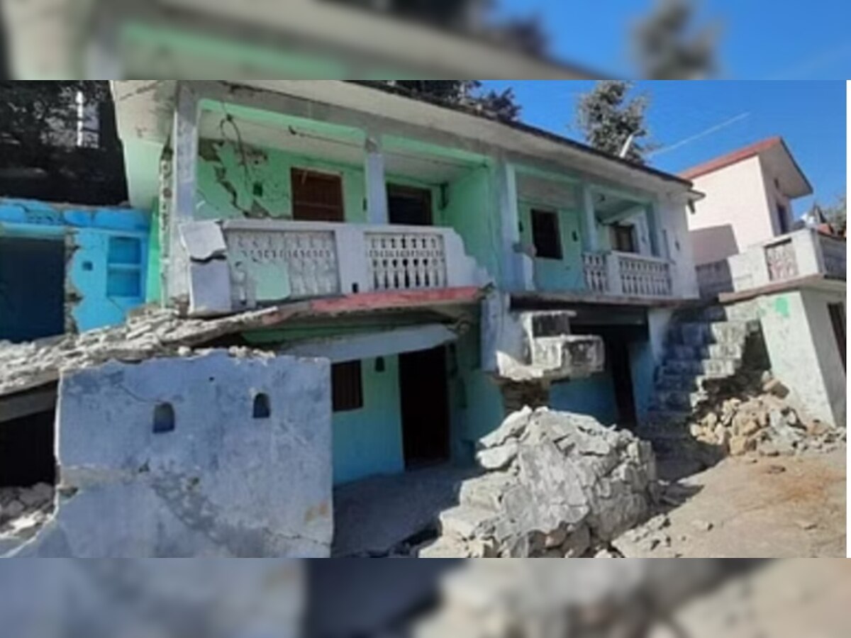 Uttarakhand: जोशीमठ के बाद उत्तराखंड ये गांव खाली कराया जाएगा, घरों में भयानक दरारें आईं 