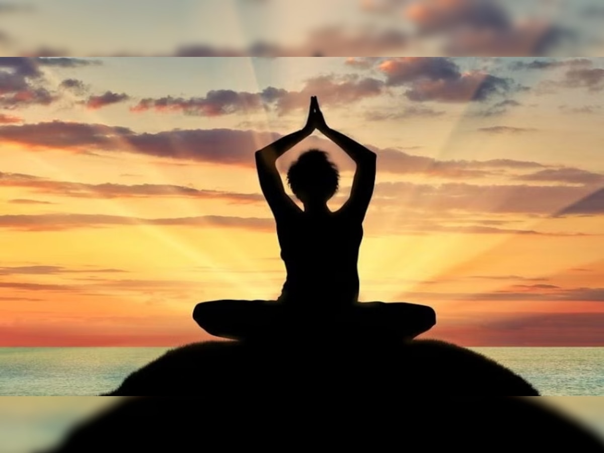 Which yoga is best for positive thinking: दिमाग में हमेशा आएंगे Positive Thoughts, बस आज से ही करना शुरू कर दें ये Yogasan