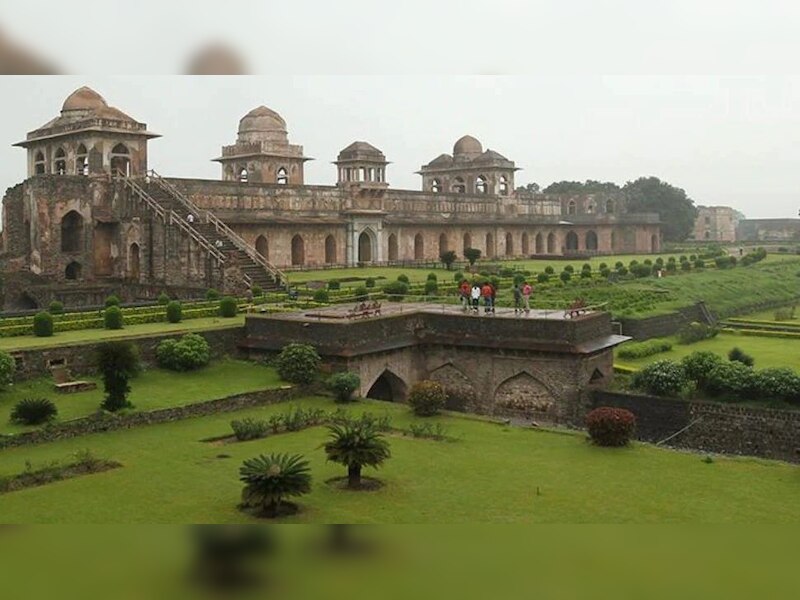Mandu Tourist Place In this ancient city of Madhya Pradesh there is a ...