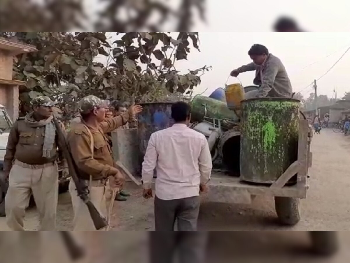 बिहार में पुलिस ने मिनी शराब की दो फैक्ट्री का किया उद्भेदन, तीन हजार लीटर से अधिक अर्धनिर्मित शराब नष्ट