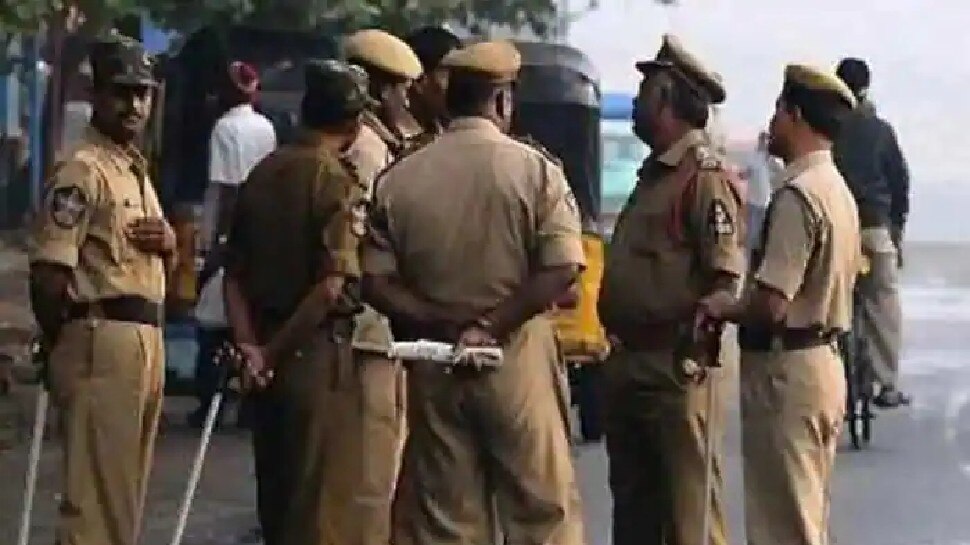 Ghaziabad Crime : शादीशुदा प्रेमी ने बेटे के साथ मिलकर की प्रेमिका की हत्या, पुलिस ने यूं किया खुलासा