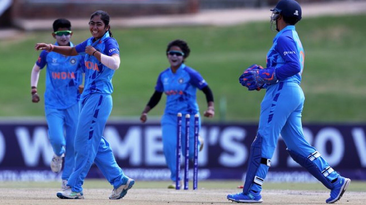 U-19 Women&#039;s T20 WC: पर्शवी चोपड़ा के ऐतिहासिक प्रदर्शन से जीता भारत, जानें कैसा है सेमीफाइनल का समीकरण