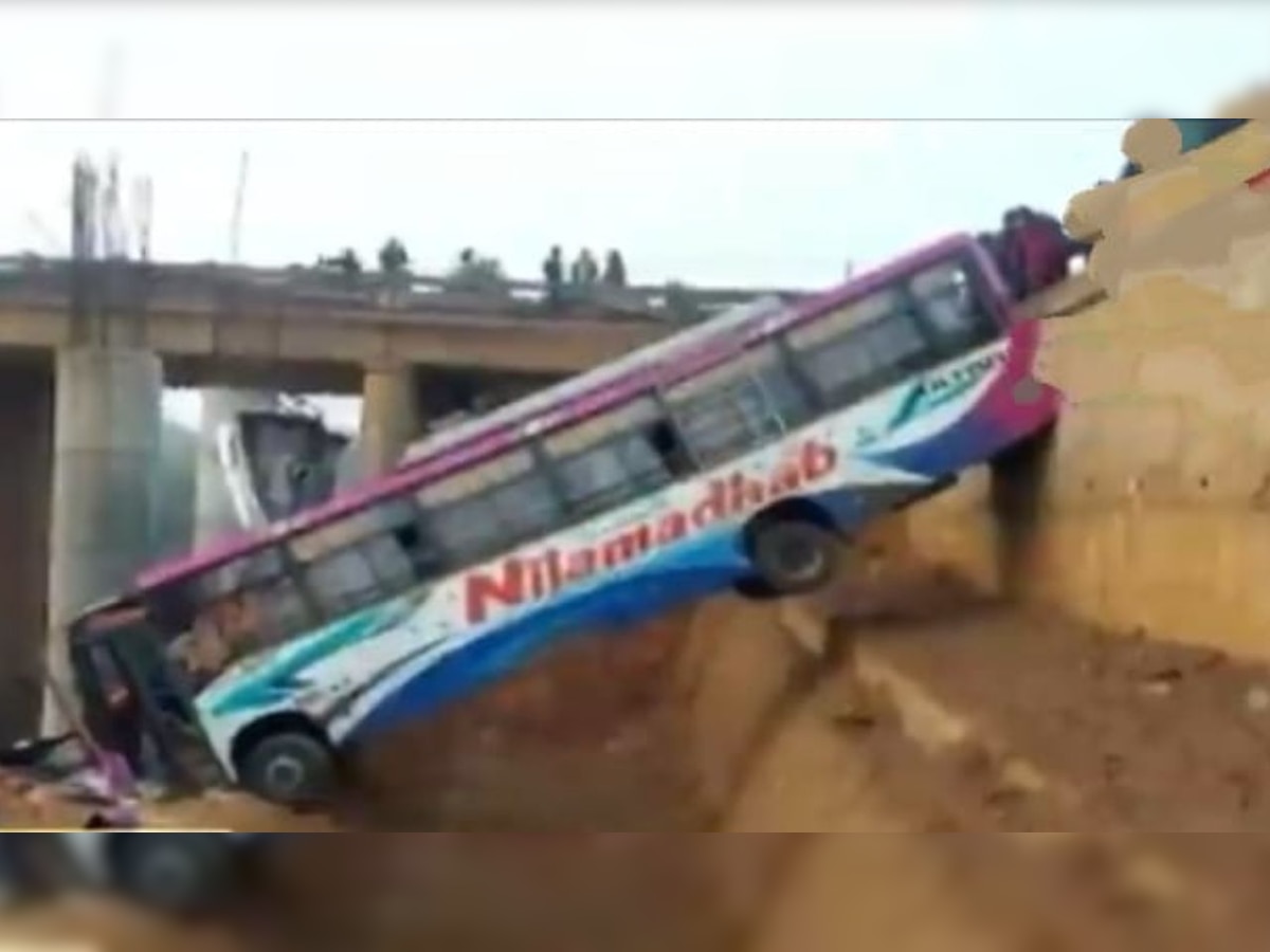 Bus Accident: ପିକନିକ୍ ହେଲା କାଳ, ବ୍ରିଜ ତଳକୁ ଖସିଲା ବସ୍, ଘଟଣାସ୍ଥଳରେ ୨ ମୃତ ୩୦ ଆହତ