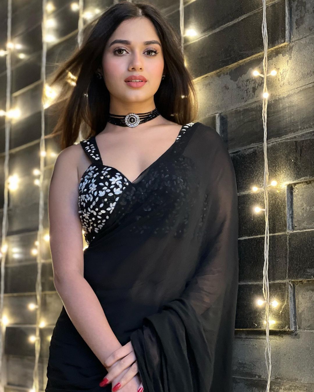 Jannat Zubair Shares photos in black saree Photos goes viral smzs